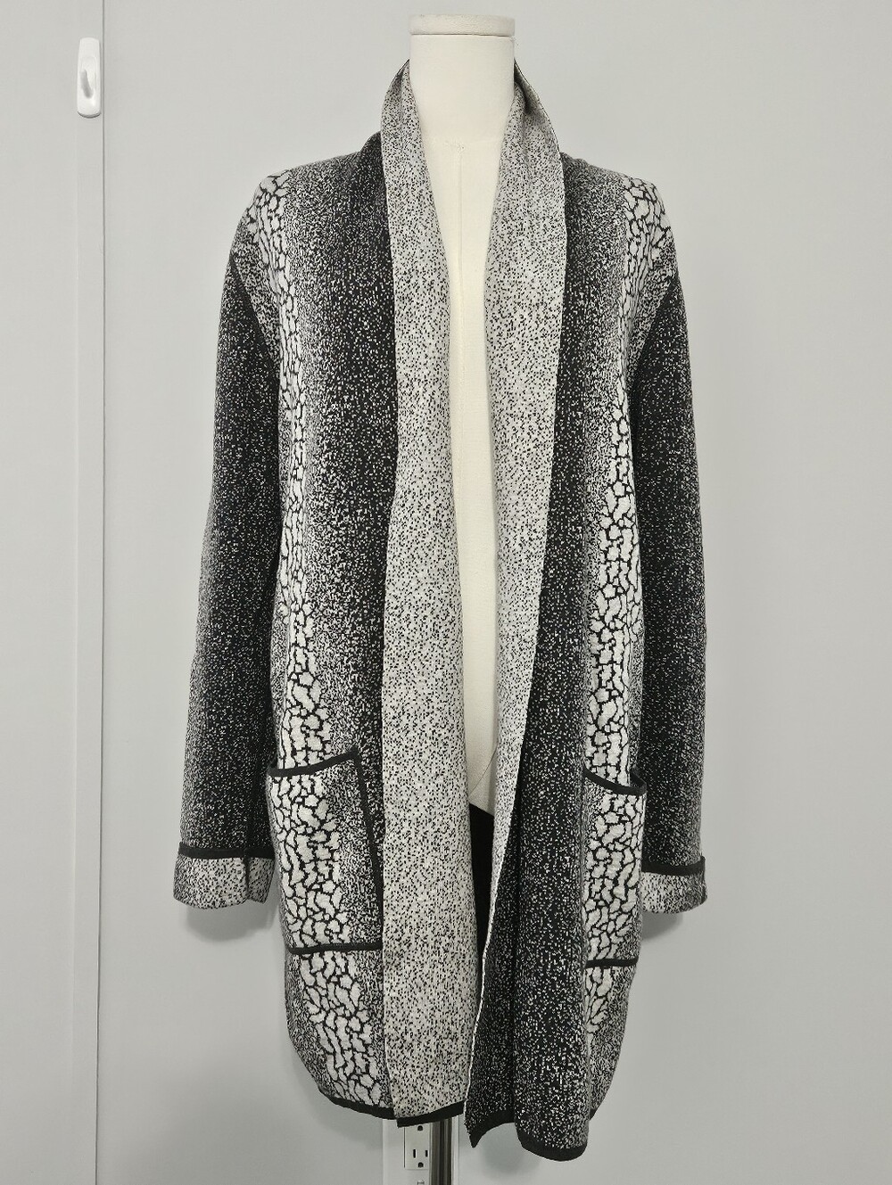Ost Size M Cotton Cashmere Snakeskin Animal Print Open Front Long-Sleeved Sweate